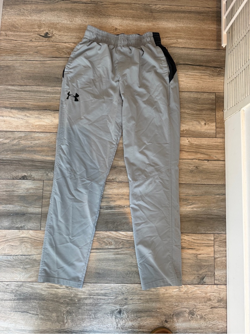 Under Armour Men’s Light Gray Athletic Joggers with Black Accents